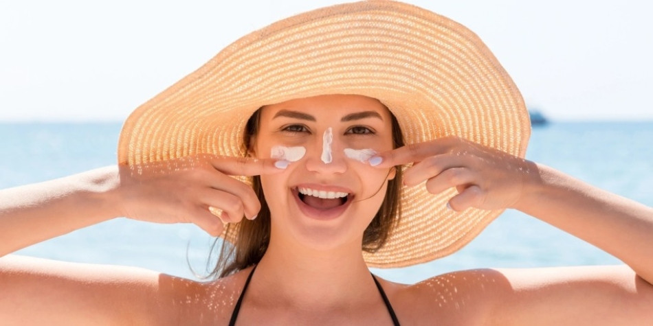 Bôi kem chống nắng với lượng vừa đủ