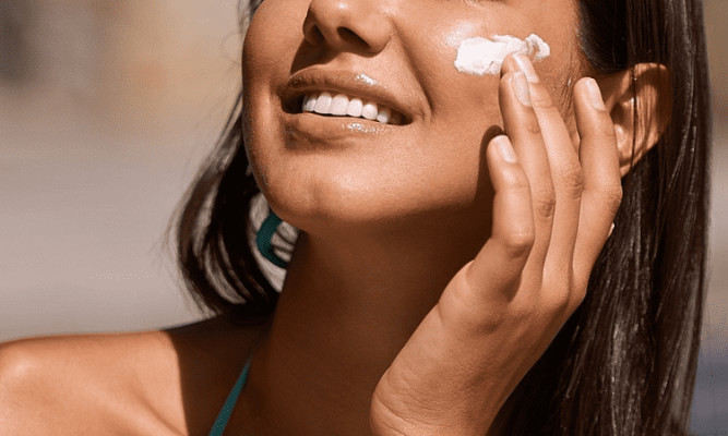 Bôi kem dưỡng ẩm vẫn cần phải chống nắng để bảo vệ da được tốt hơn