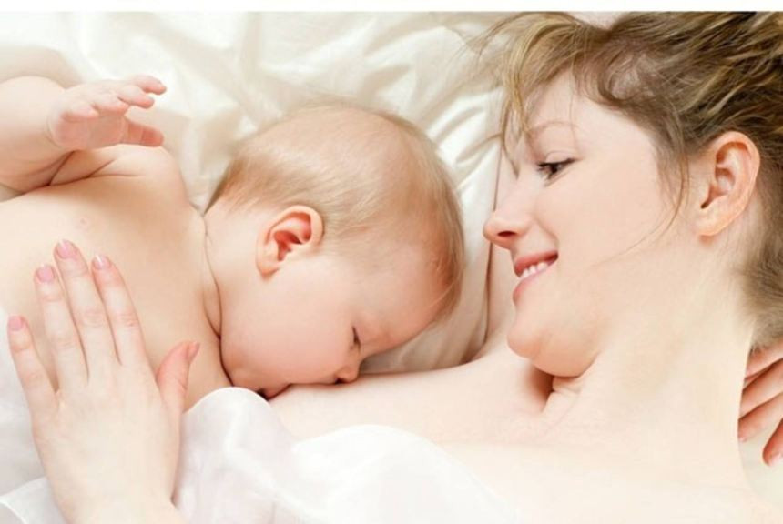Có nên cho trẻ bú nằm? Lời khuyên để mẹ cho bé bú nằm đúng cách