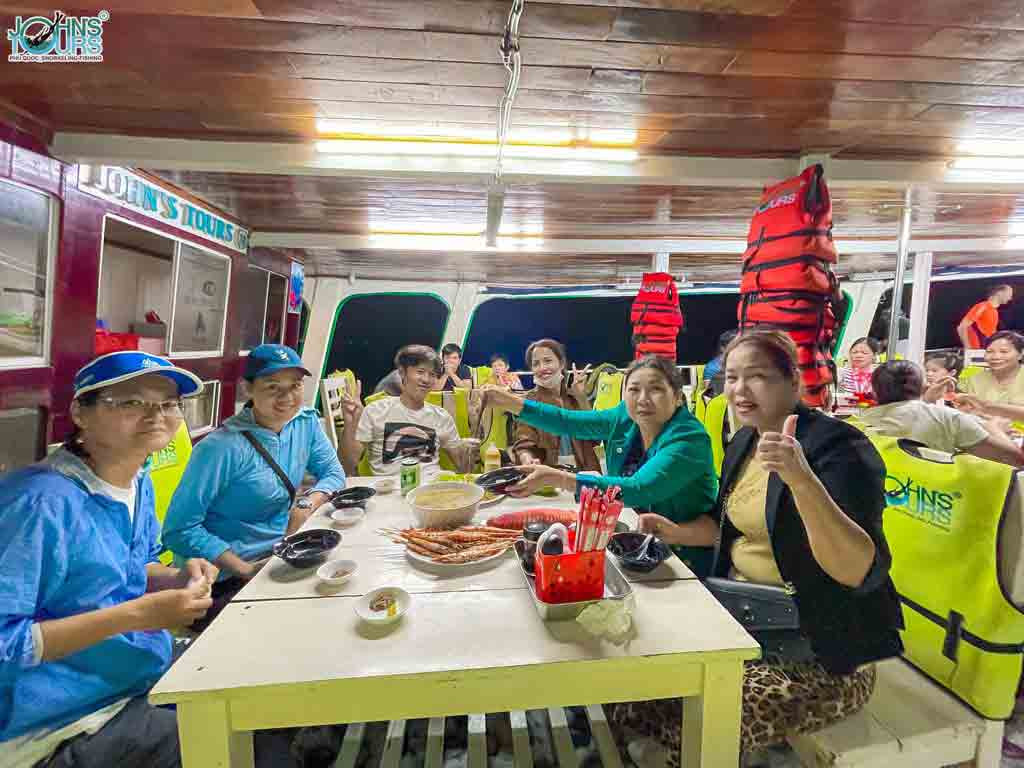 Bữa tối tuyệt vời trên tàu câu mực