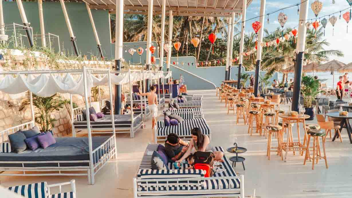Cả gia đình có thể đến Istanbul Beach Club Phú Quốc