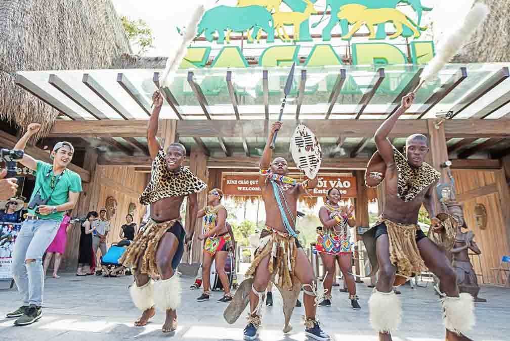 Các tiết mục nhảy múa tại Vinpearl Safari Phú Quốc
