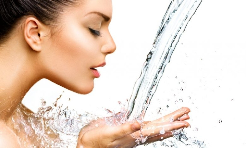 Cách cấp ẩm và cấp nước hiệu quả cho da dầu