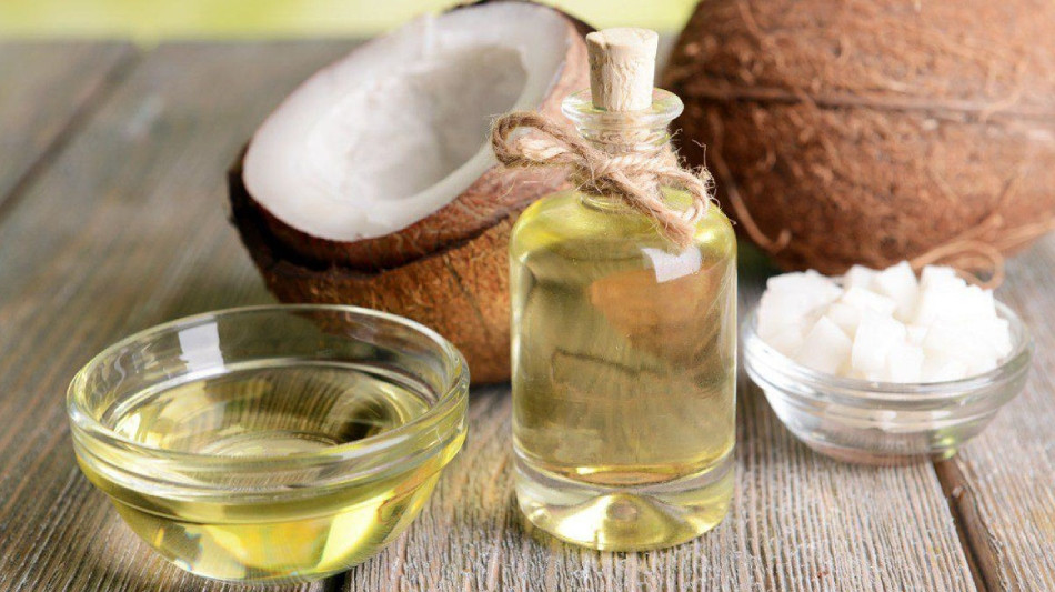 Cách chọn dầu dừa chăm sóc tóc tốt nhất