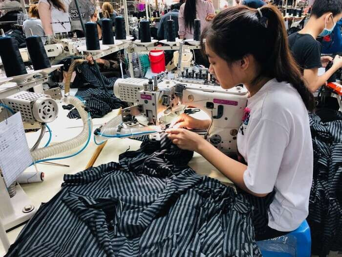 Cách mở shop quần áo ít vốn thông qua xưởng may sỉ