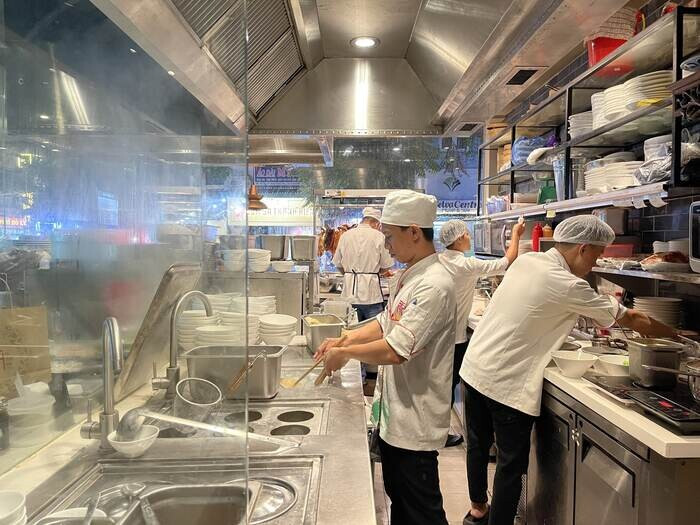 Cách quản lý nhân viên nhà hàng là chia lịch làm việc