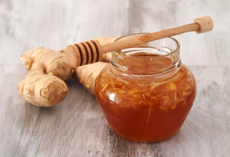 Cách trị nám gò má bằng nghệ ngâm mật ong