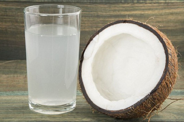 Cách uống nước dừa giảm cân