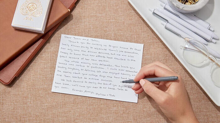 Cách viết mẫu email phản hồi khách hàng chuyên nghiệp