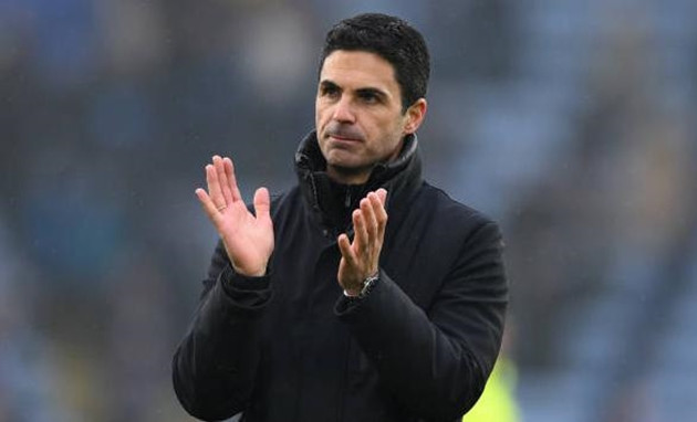 Arsenal không đầu hàng trong cuộc đua vô địch Premier League