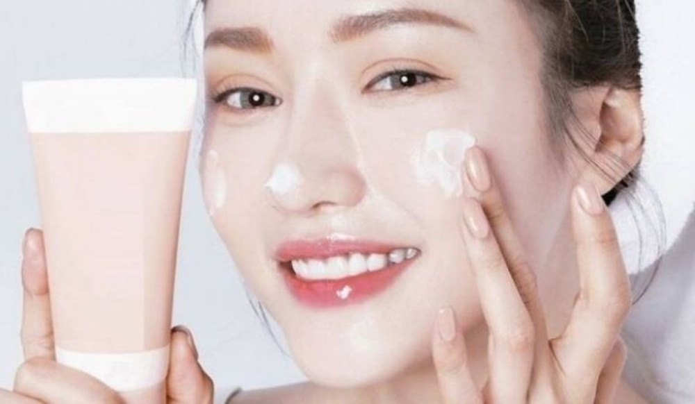 Cấp ẩm đầy đủ giúp da kiểm soát dầu và ngăn ngừa tình trạng lỗ chân lông to