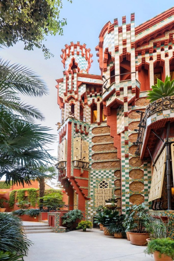 Casa Vicens về đêm