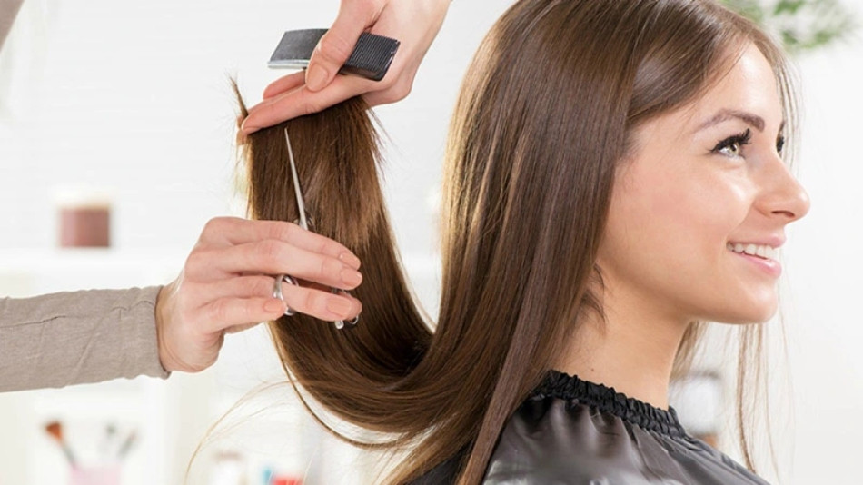 Cắt tỉa tóc thường xuyên giúp tóc phát triển tốt