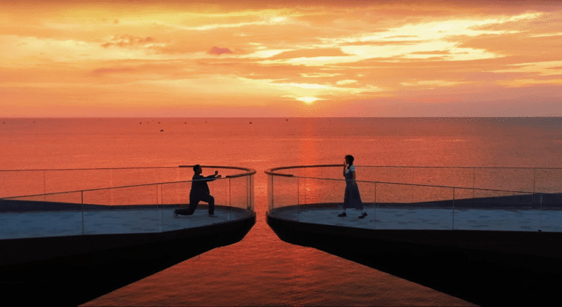 Cầu Hôn dưới ánh hoàng hôn