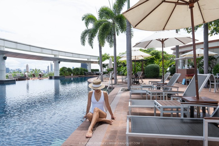 Centara Grand at CentralWorld Bangkok – Bể bơi ngoài trời rộng rãi