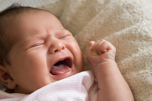 Chăm sóc móng tay cho trẻ sơ sinh