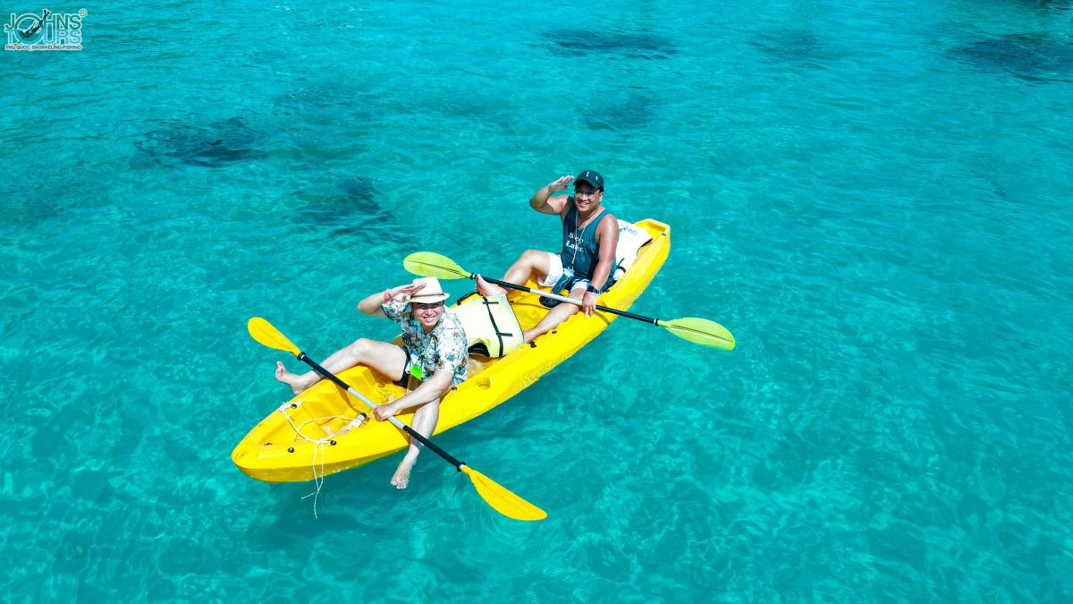 Chèo kayak tại Mây Rút Trong Phú Quốc