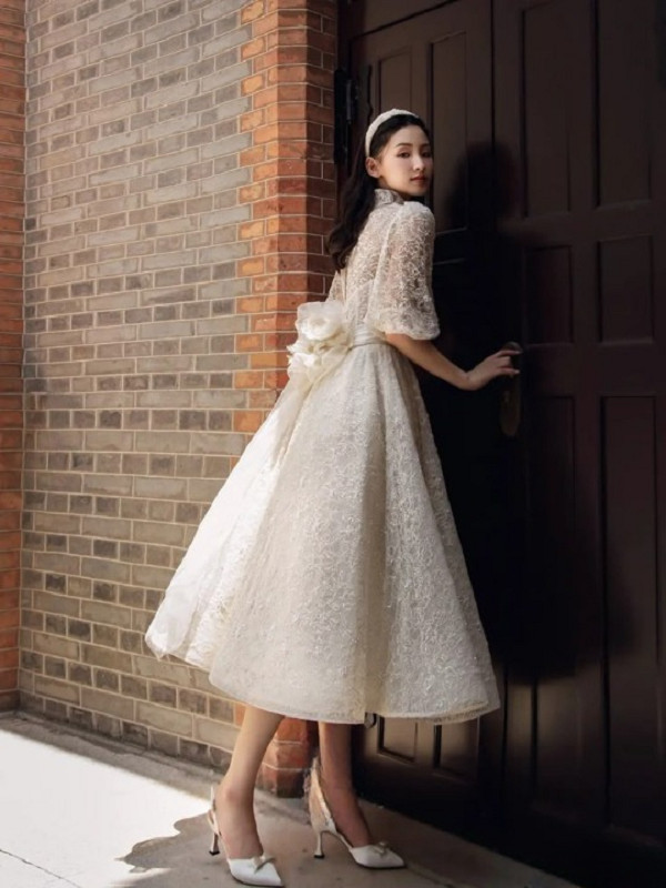 Chiếc váy xòe bồng bềnh với thiết kế tinh tế mang đến vẻ đẹp kiêu sa, sang trọng.