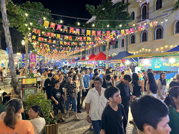 Chợ đêm VUI-Fest
