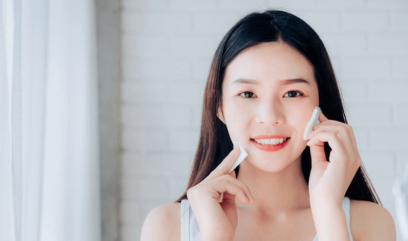 Chú ý tẩy trang kỹ để làm sạch da hiệu quả