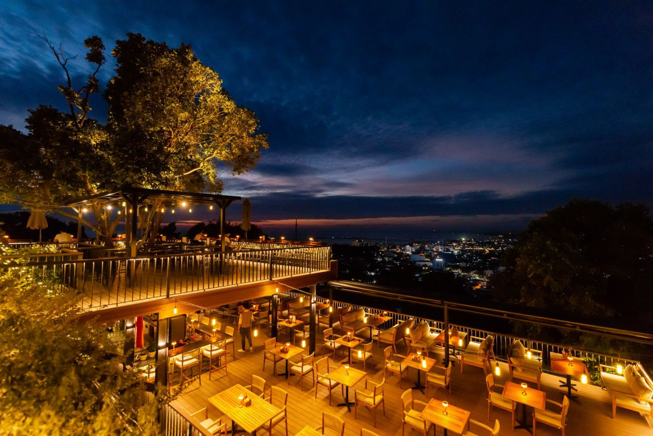 Chuồn Chuồn Bistro - quán cafe trên đồi có tầm nhìn ra trung tâm Dương Đông