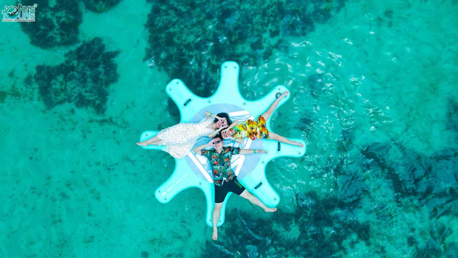 Chụp ảnh từ flycam tại Hòn Mây Rút Trong.