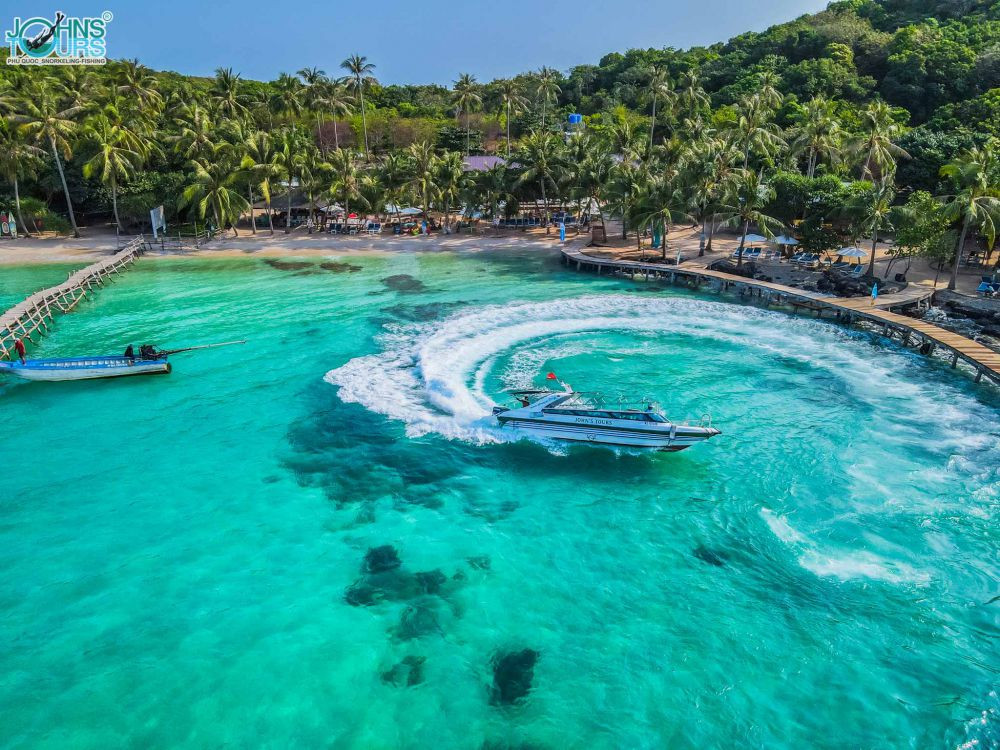 Chuyến thuyền cao tốc của John's Tours