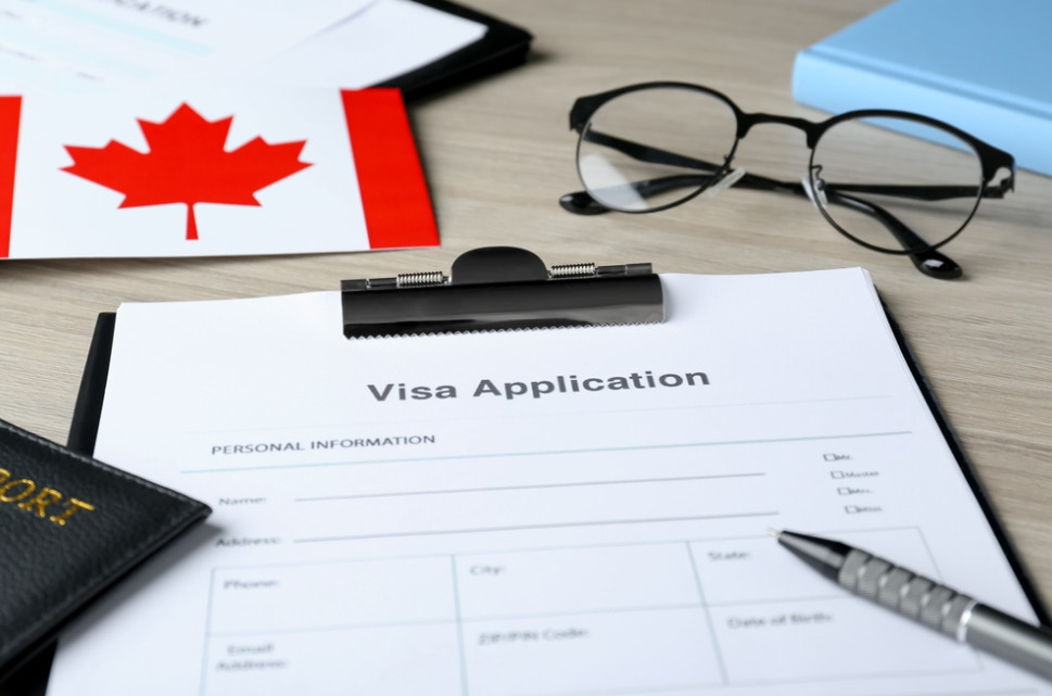 Gia Hạn Chuyển Đổi Thị Thực Du Lịch Sang Giấy Phép Lao Động Canada Đến Năm 2025