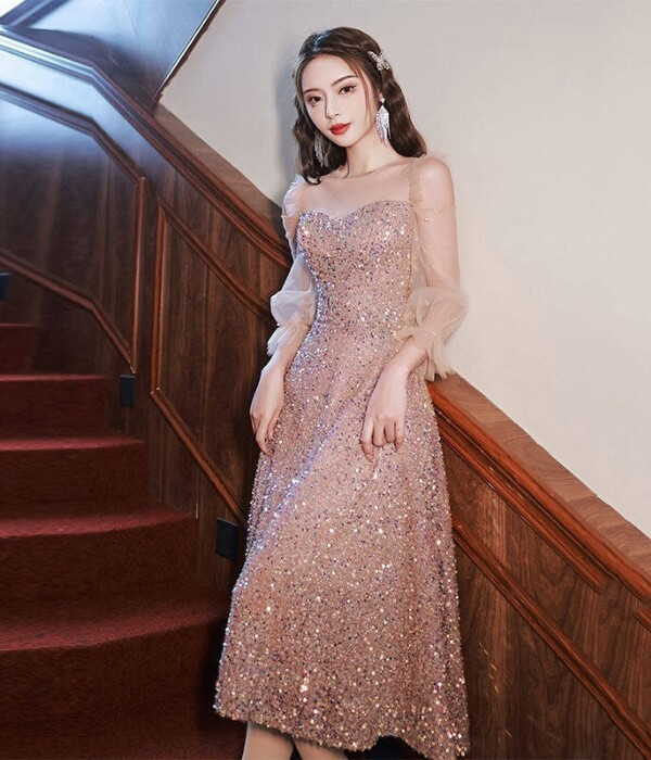 Công chúa của buổi tiệc trong chiếc đầm xòe kim sa