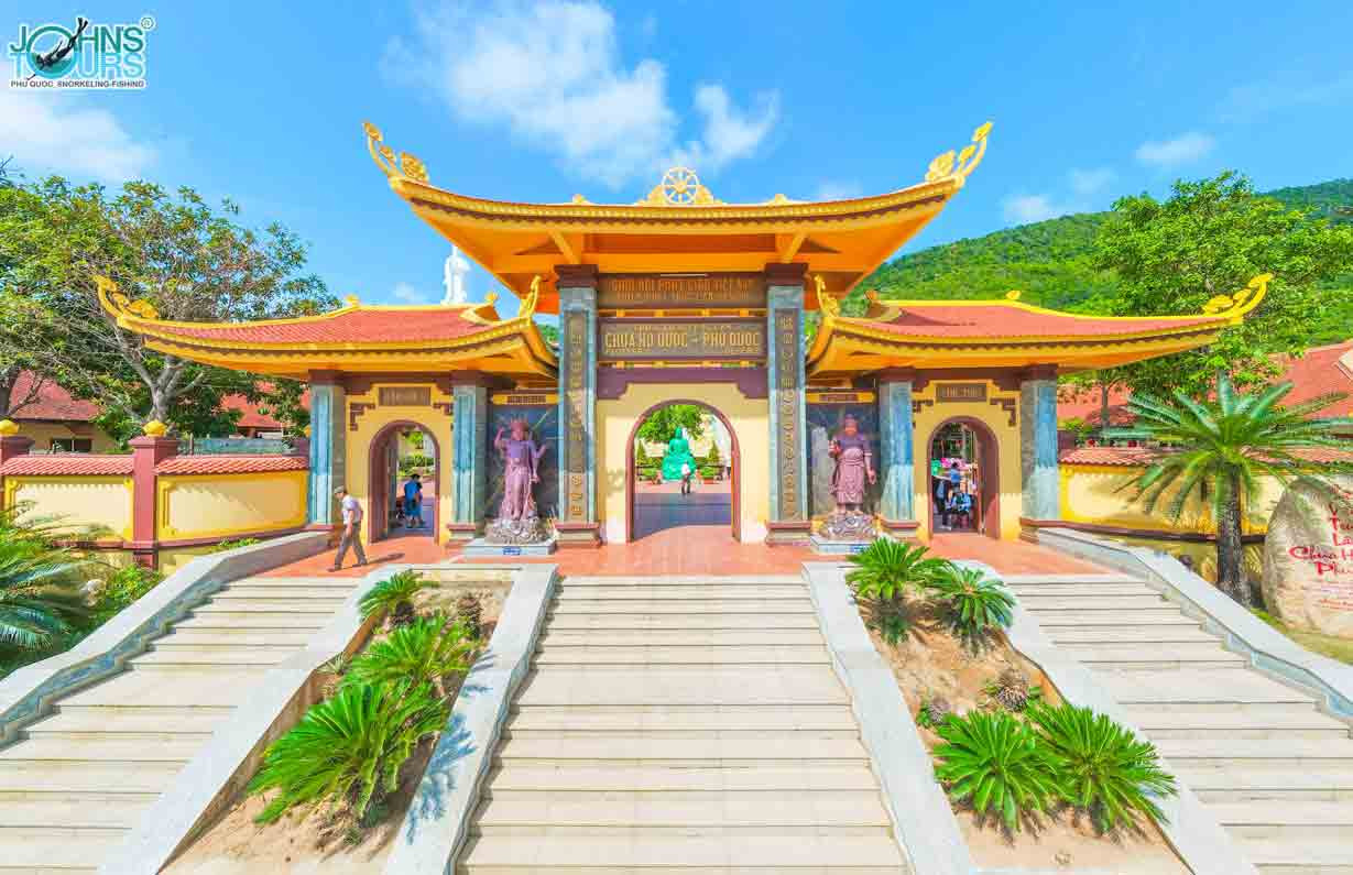 Cổng Tam Quan Chùa Hộ Quốc Phú Quốc