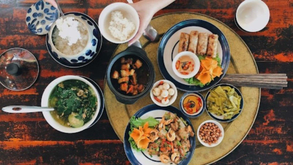 Cung cấp đầy đủ chất xơ, vitamin và khoáng chất sẽ hỗ trợ quá trình nuôi dưỡng làn da.