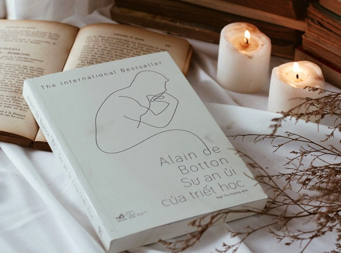 Cuốn sách &quot;Sự An Ủi của Triết Học&quot; của Alain de Botton giúp bạn giải quyết những vấn đề trong cuộc sống