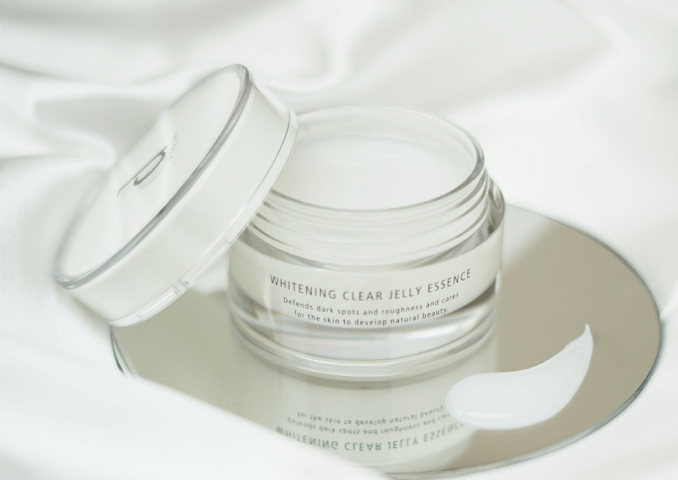 D Program Whitening Clear Jelly Essence là tinh chất dưỡng trắng da cô đặc