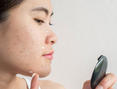 Da phản ứng với mỹ phẩm