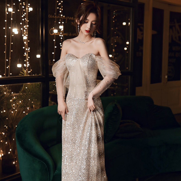 Đầm đuôi cá dáng công chúa lộng lẫy trong bữa tiệc.