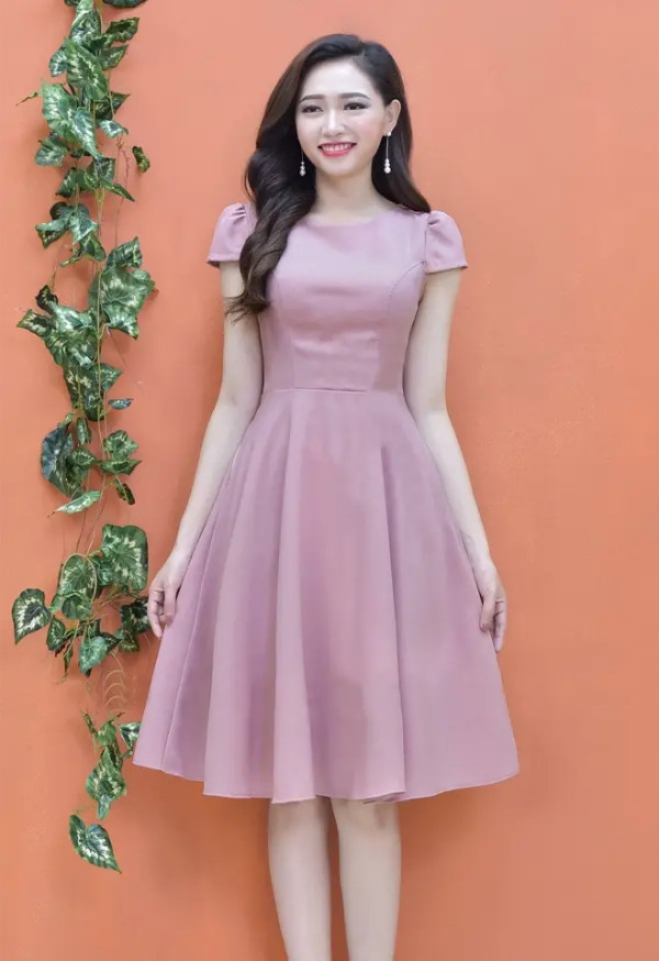 Đầm hồng Pastel xếp ly giúp bạn trở thành tâm điểm trong bữa tiệc