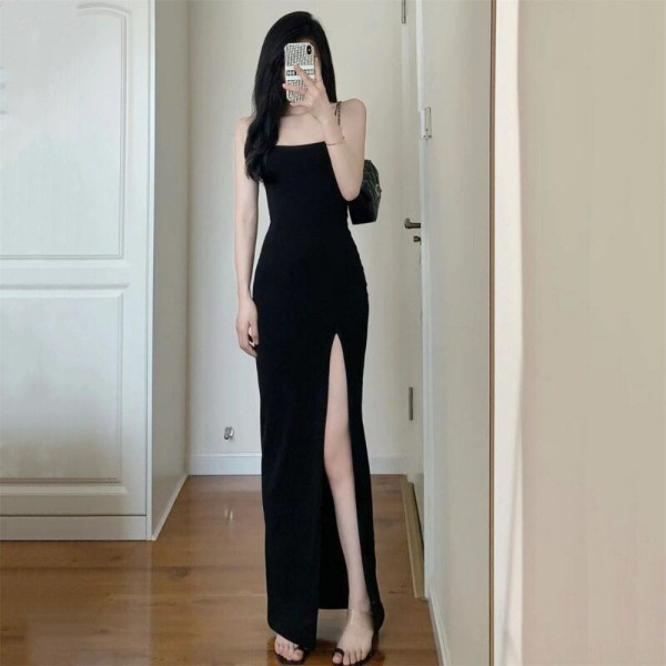 Đầm trễ vai, xẻ tà mang vẻ đẹp của sự quyến rũ, gợi cảm