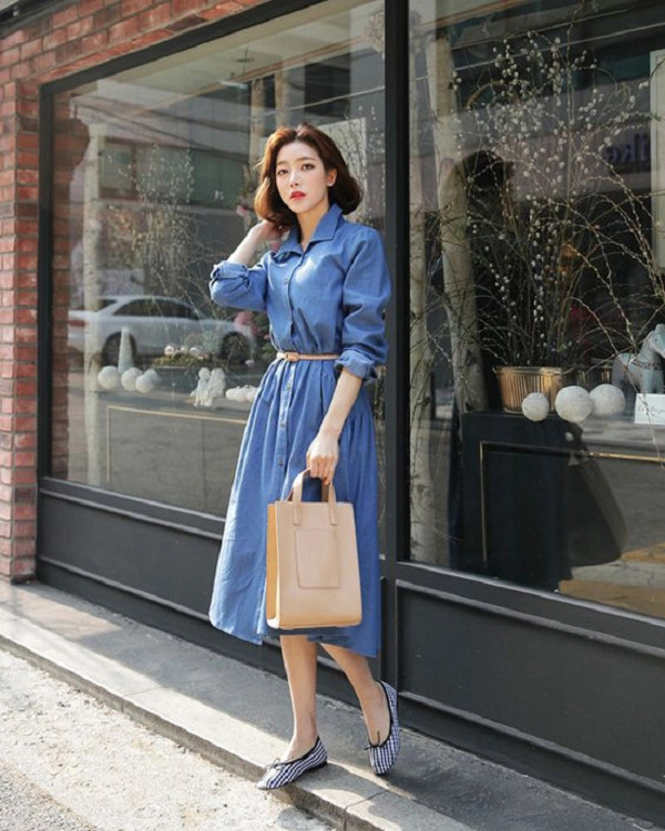 Đầm xòe sơ mi là một lựa chọn tuyệt vời cho công sở.
