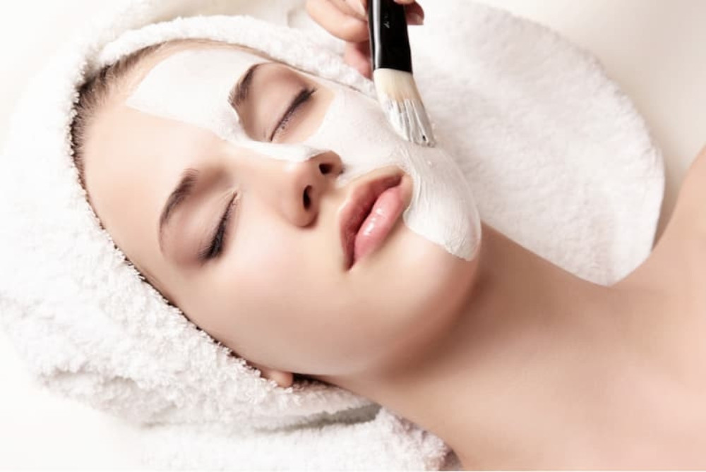 Đắp mặt nạ dưỡng trắng