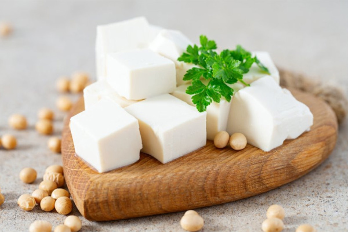 Đậu phụ được chế biến từ đậu nành có chứa protein và tăng khả năng miễn dịch cho cơ thể