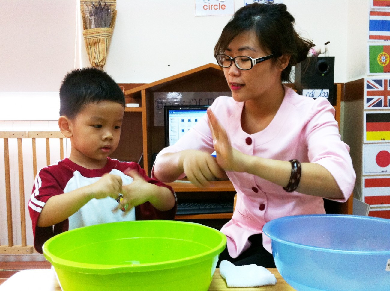 Mách mẹ 21 kỹ năng sống quan trọng cho trẻ mầm non