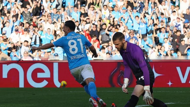 Quá đắng! 3 cựu sao MU cùng tỏa sáng trong trận Napoli 2-1 Fiorentina