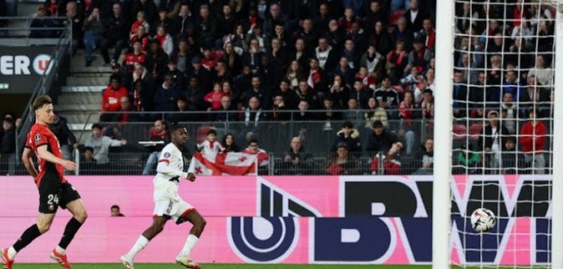 Dembele lập cú đúp bàn thắng