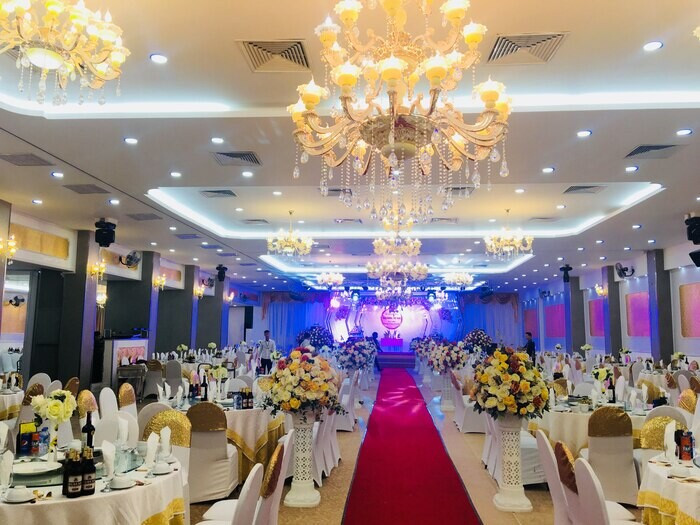Đèn chùm trang trí nhà hàng cao cấp