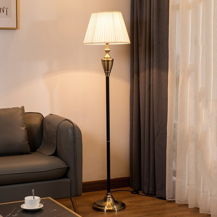 Đèn đứng trang trí nhà hàng ấn tượng