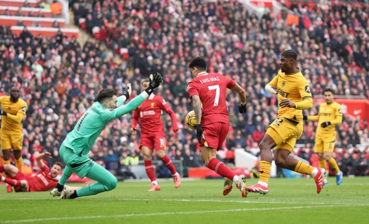 5 điểm nhấn Liverpool 2-1 Wolves: Nỗi lo ngoài dự đoán; Diaz không phải tiền đạo trung tâm