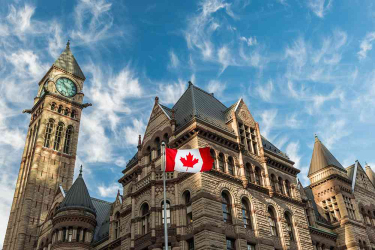 GẦN 50% NGƯỜI NƯỚC NGOÀI LỰA CHỌN SẼ ĐỊNH CƯ CANADA