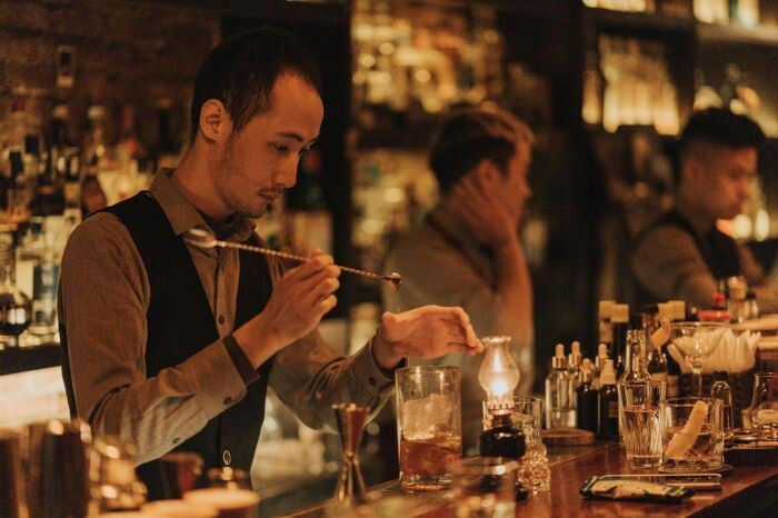 Đội ngũ nhân viên của quán pub