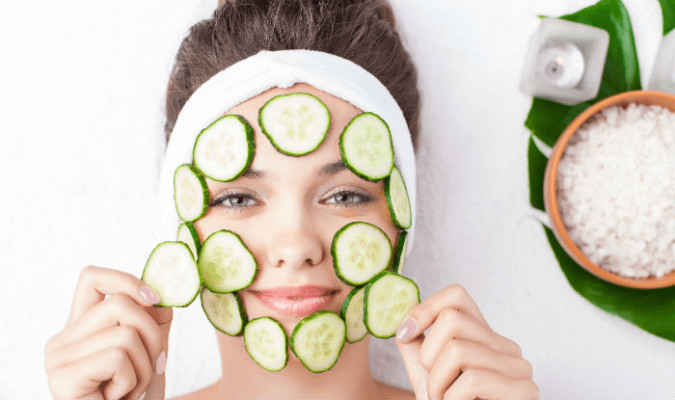 Dưa chuột giúp hạn chế thâm sạm và cấp nước cho da