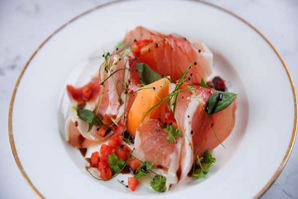 Dưa vàng bọc prosciutto